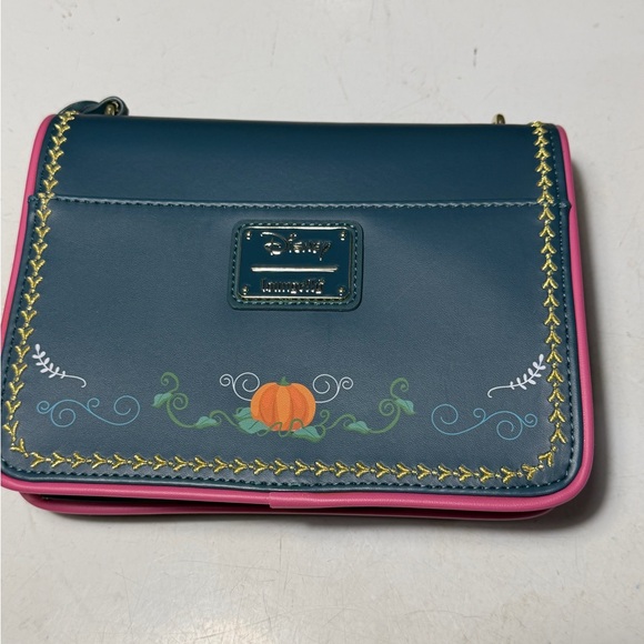 Loungefly
Disney Cinderella Storybook
Crossbody Bag Purse - Picture 3 of 6